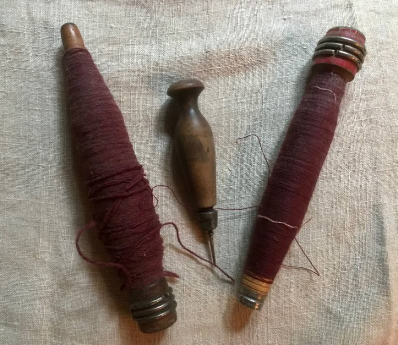 lot 2430 image: Vintage Weaving Spindles