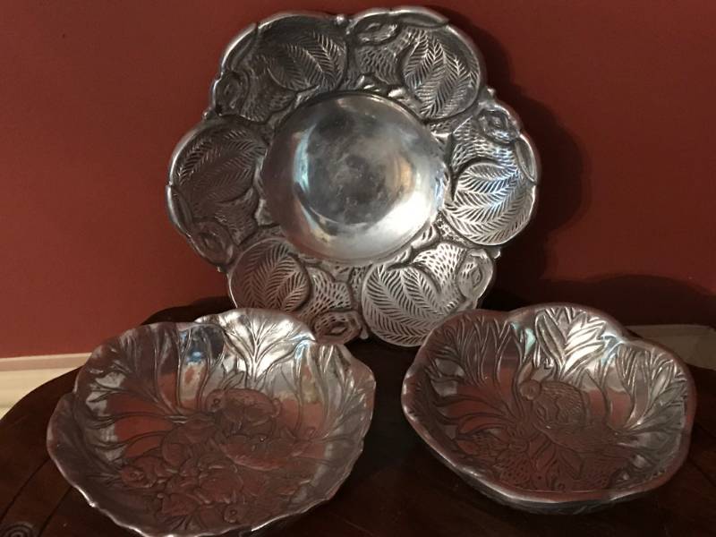 lot 2433 image: Set of 3 silver bowlsserving dishes engraved with bunnies