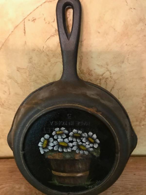 lot 2435 image: Antique Cast Iron pan with hand painted flowers