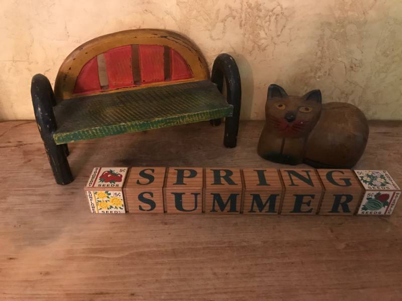 lot 2447 image: Set of wood dcor items--folk-art cat, bench, and season blocks