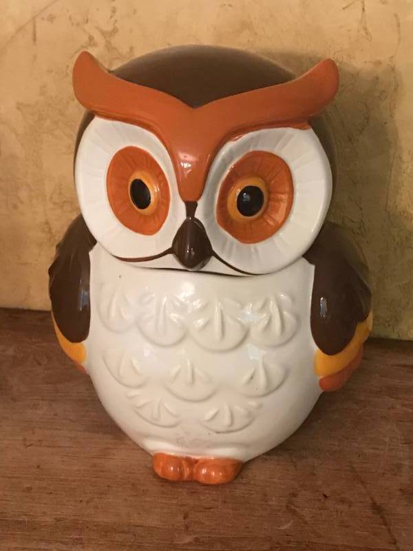 lot 2449 image: 9 12 Owl Cookie Jar