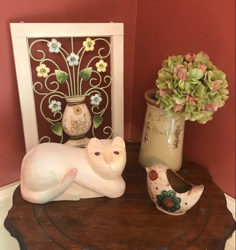 lot 2452 image: Garden Dcor pieces--cat, bird, Wood Framed Metal Flower Bouquet 13 12 x 17 12, and 10 Vase with Hydrangea