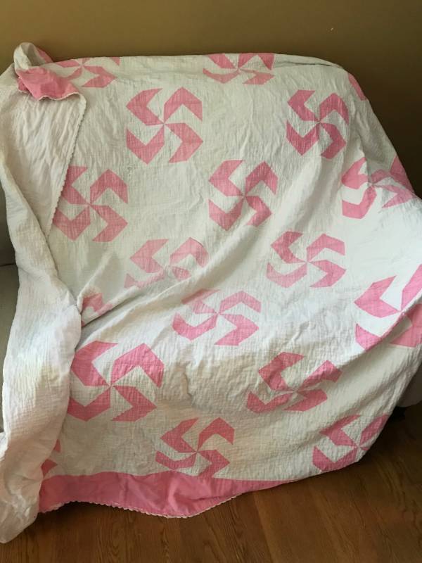 lot 2453 image: Vintage Pink and White Windmill quilt