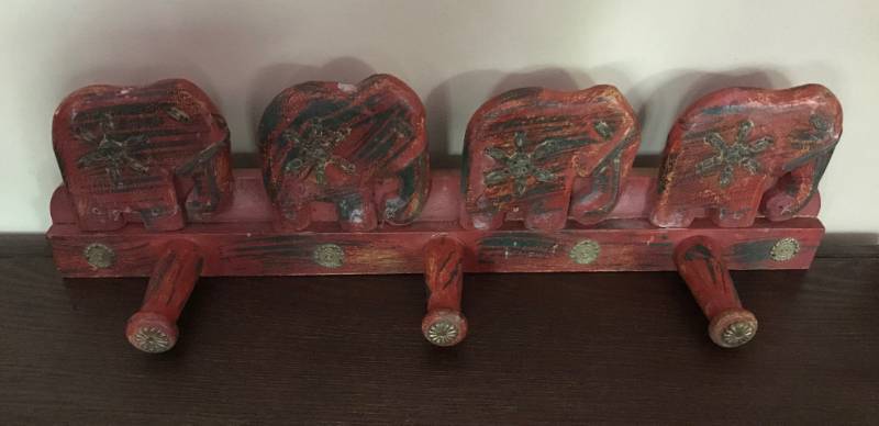 lot 2471 image: Elephant wood peg shelf (18 length)