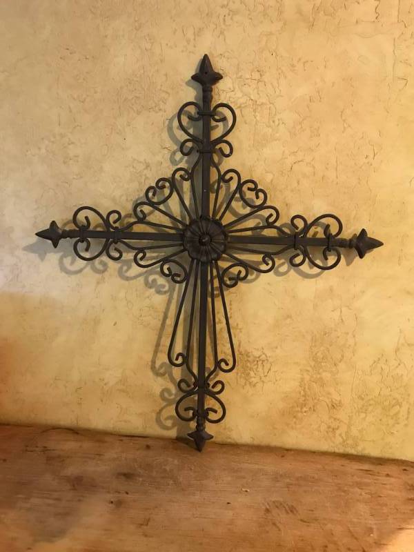 lot 2484 image: 23 Cast Iron Cross