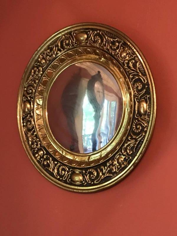 lot 2485 image: 17 Mirrored Round Brass Tray (with wall mount)