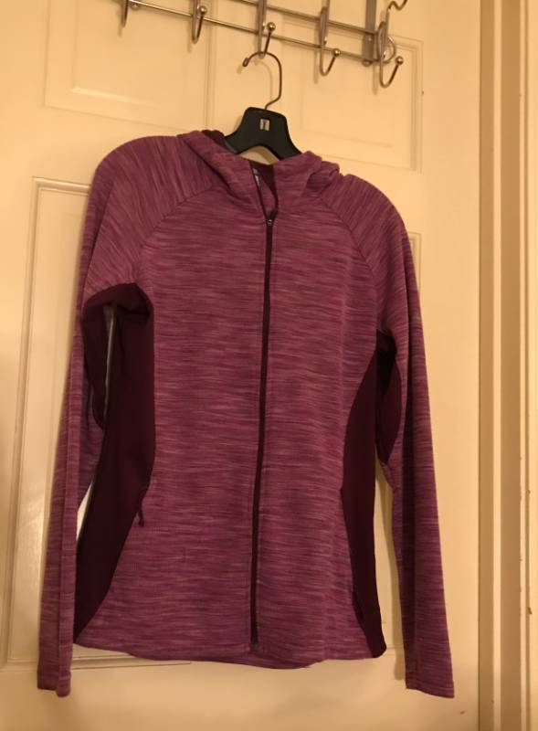 lot 2500 image: Columbia zipper hoodie-Medium