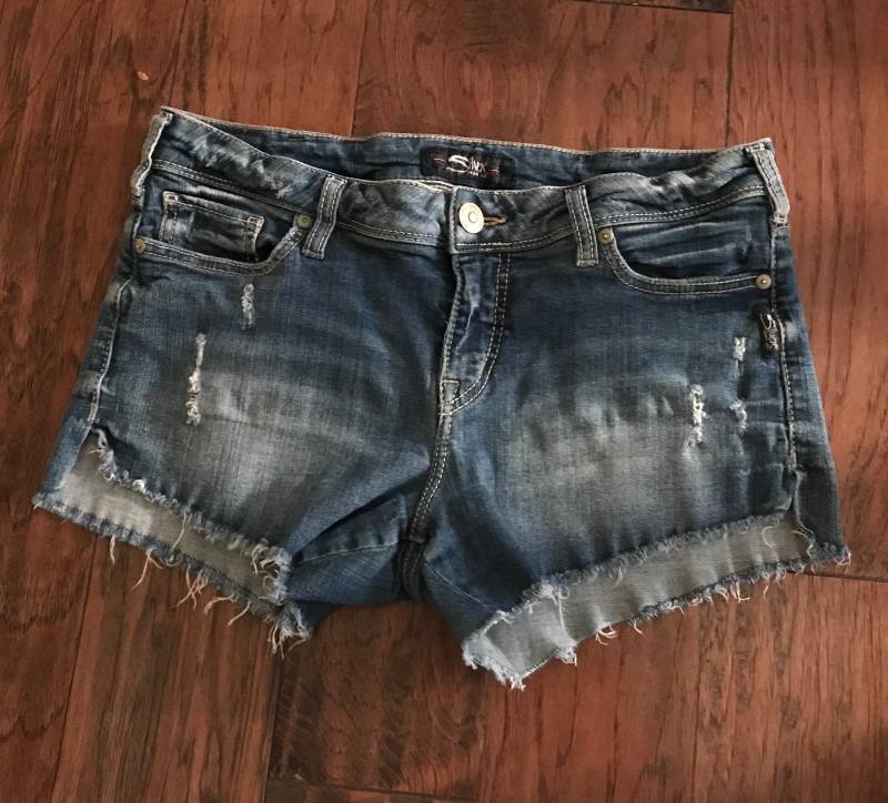 lot 2508 image: Silver Jean Shorts-Size 30