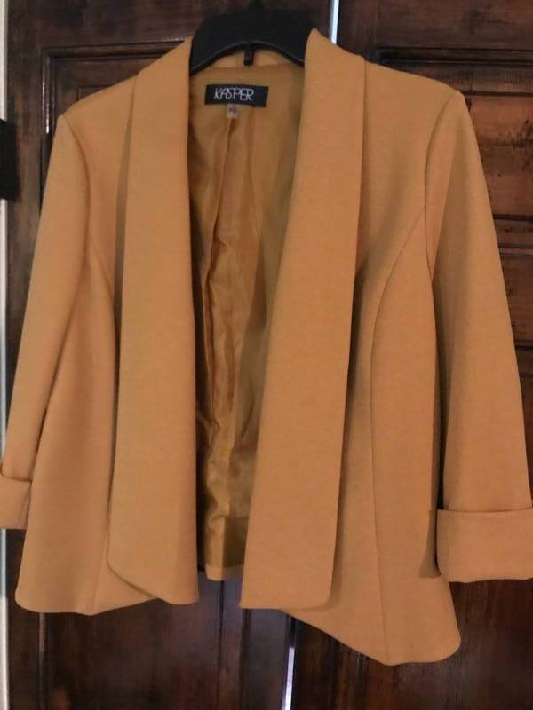lot 2511 image: Kasper suit jacket with mid length sleeves Size 8