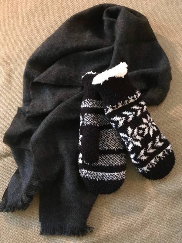 lot 2514 image: Wool Scarf and Mittens