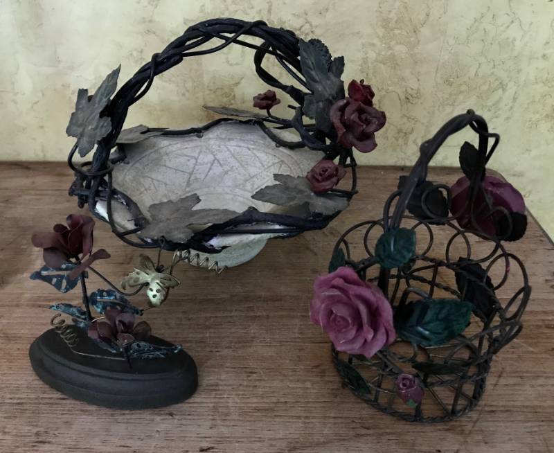 lot 2521 image: Roses-ceramic bowl with flowers, metal basket and metal rose figurine