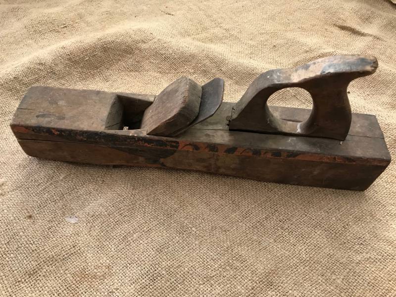 lot 2522 image: Vintage Wood Carpenters Plane