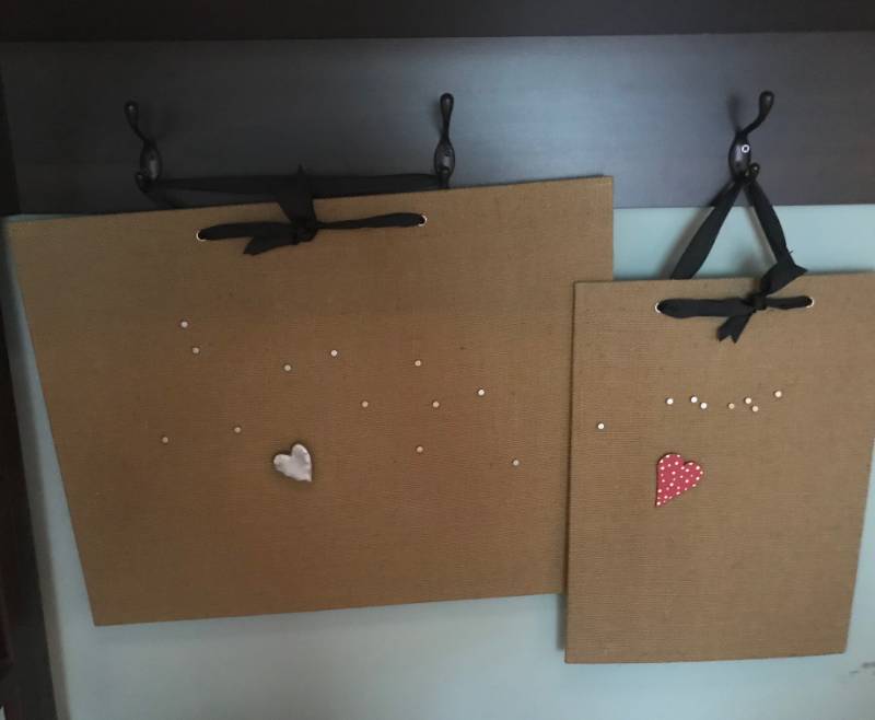 lot 2542 image: Burlap wrapped magnet metal boards with Magnets.    Function and Dcor in one