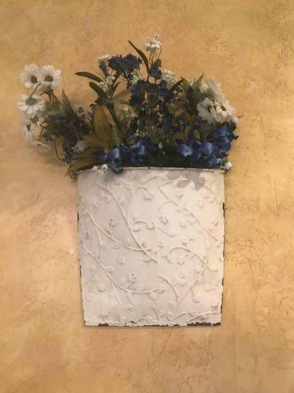 lot 2550 image: Tin Wall Bucket with Blue and White floral