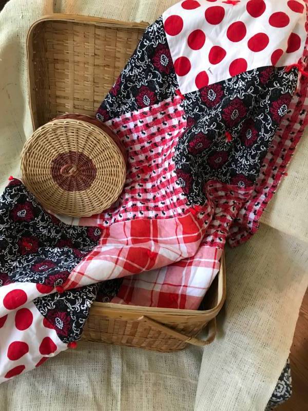 lot 2554 image: Picnic Basket with Red and Black Ant Quilt (40 x 50) and round basket with lid