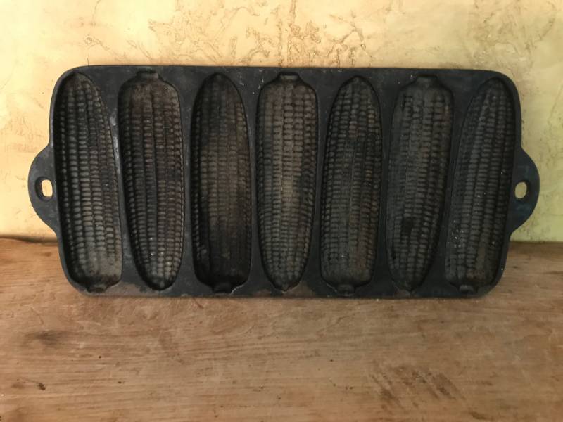 lot 2562 image: Vintage Cast Iron pan for roasting corn