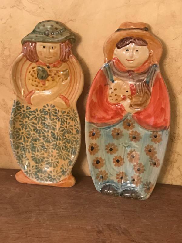 lot 2563 image: Made in Italy spoon rests of Farmer and Wife