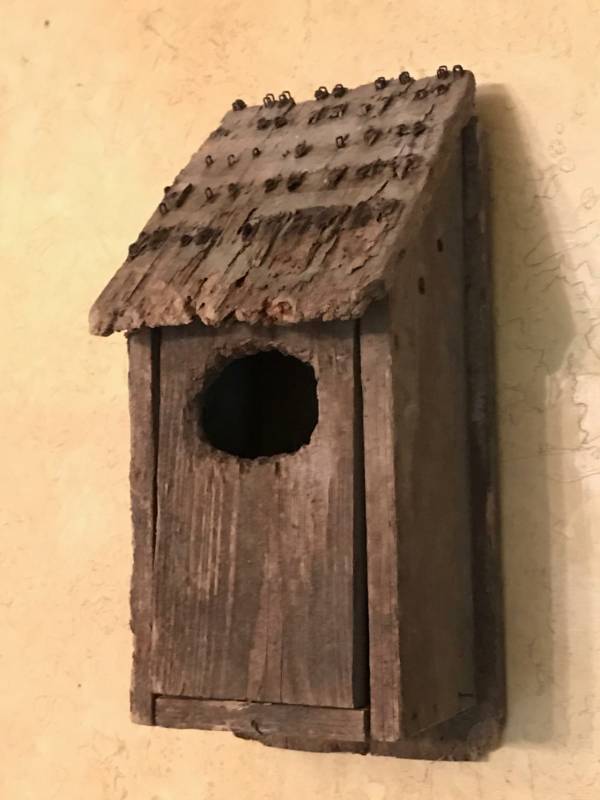 lot 2564 image: Rustic wood Birdhouse