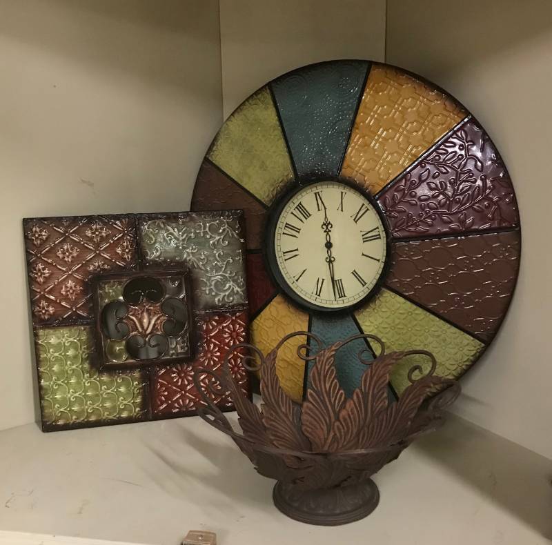 lot 2572 image: Multi Colored Metal Clock (20) and coordinating Wall Dcor.   Also includes a Metal bowl for Dcor Centerpiece.