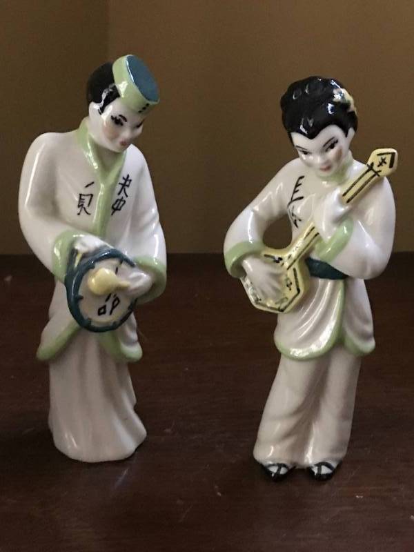 lot 2573 image: 6 Oriental figurines of man and woman playing instruments