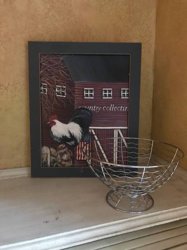 lot 2589 image: Wall Art of Rooster with Barn and wire basket