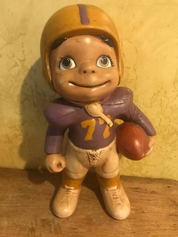 lot 2600 image: 12 Vintage Painted football boy figurine