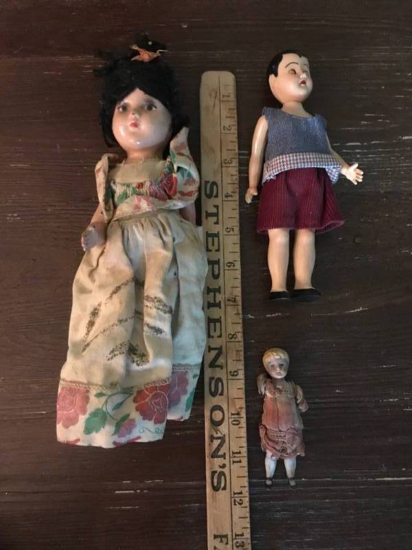 lot 2604 image: Set of Antique dolls