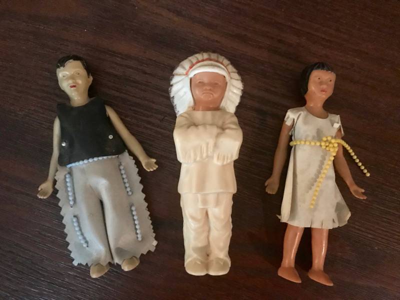 lot 2606 image: 5 12 Vintage plastic Indian dolls