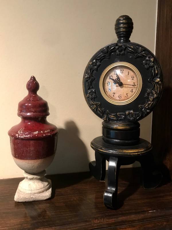 lot 2614 image: 14 12 Black Clock (works) with pedestal dcor