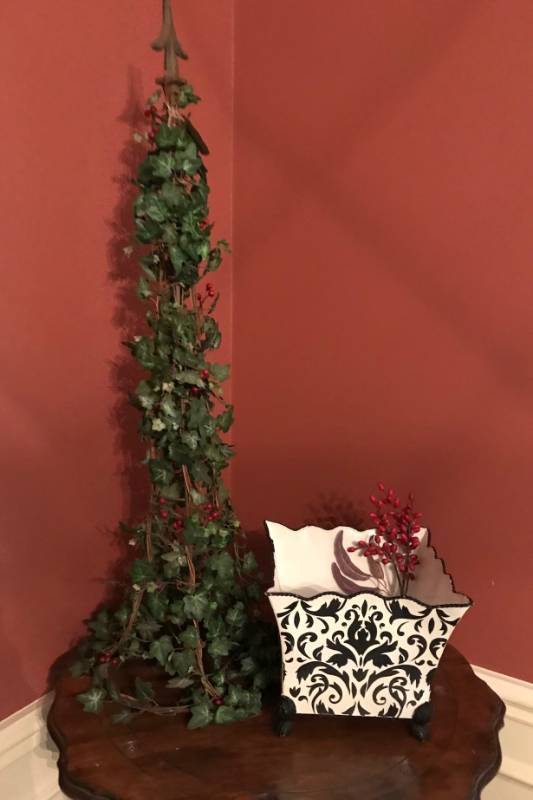lot 2615 image: 35 Topiary and black and white planter