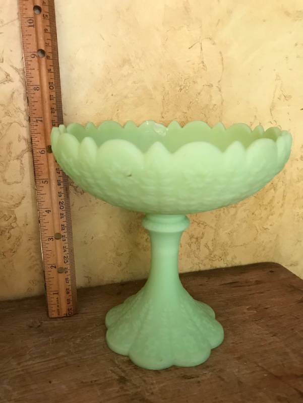 lot 2638 image: Green Milk Glass Dish on pedestal