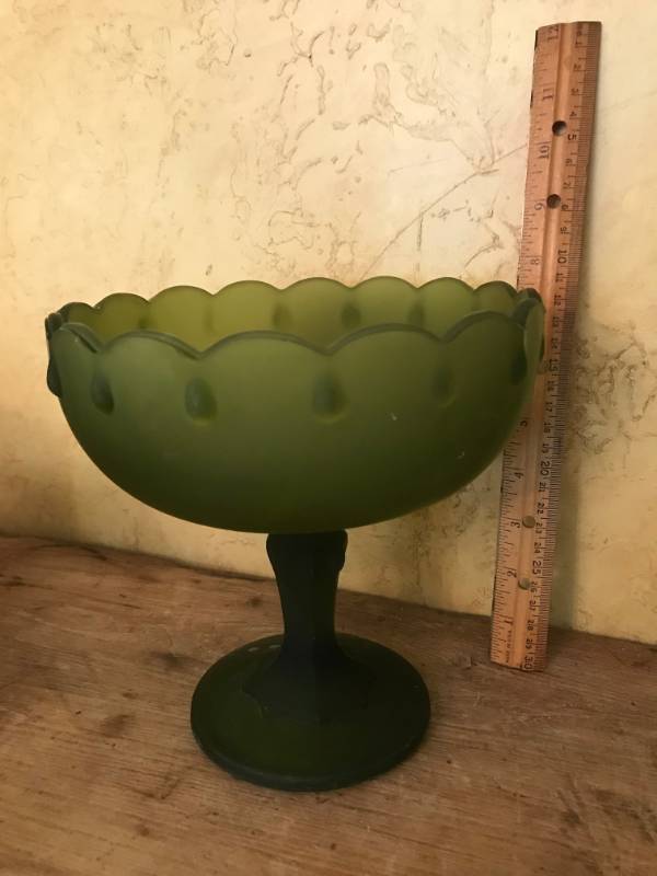 lot 2639 image: Green Glass Dish on pedestal