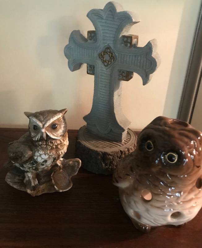 lot 2643 image: Ceramic Cross and Owls
