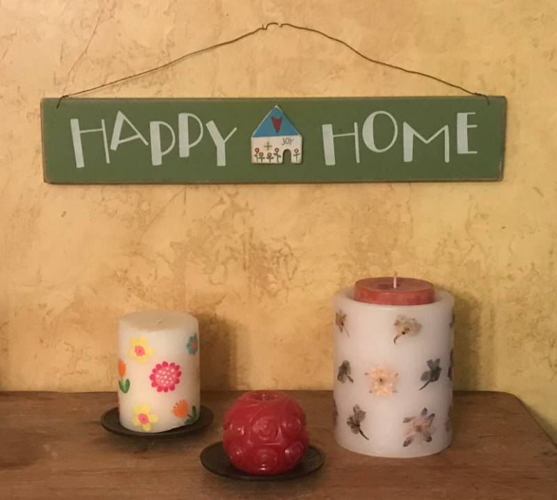 lot 2650 image: Happy Home sign and candles