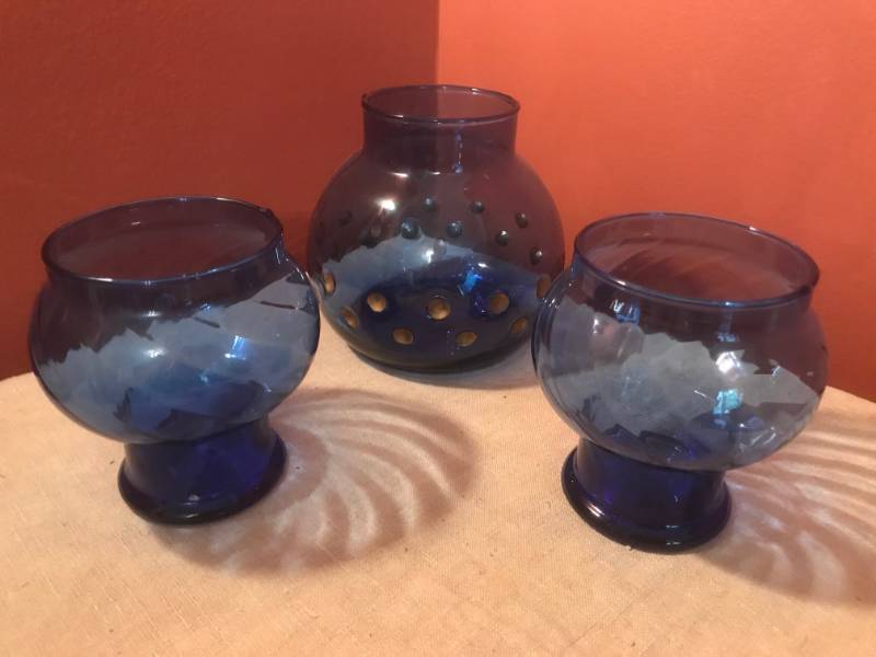 lot 2655 image: Set of Blue Glass Bowlvases