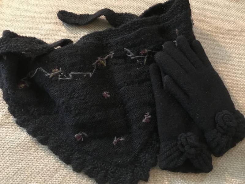 lot 2707 image: Knitted Head Scarf and lined gloves