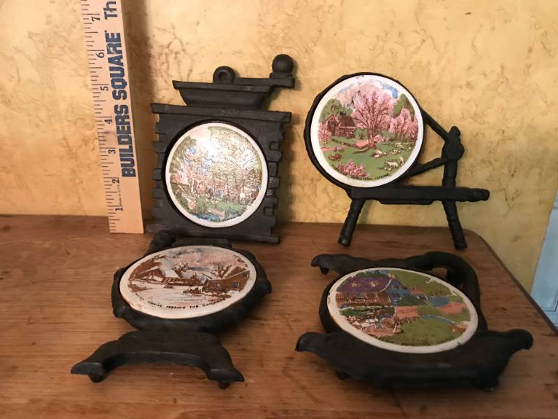 lot 2718 image: Set of 4 Ceramic and cast iron trivets