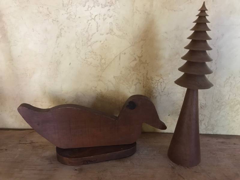 lot 2725 image: Wood Duck and carved wood pine tree