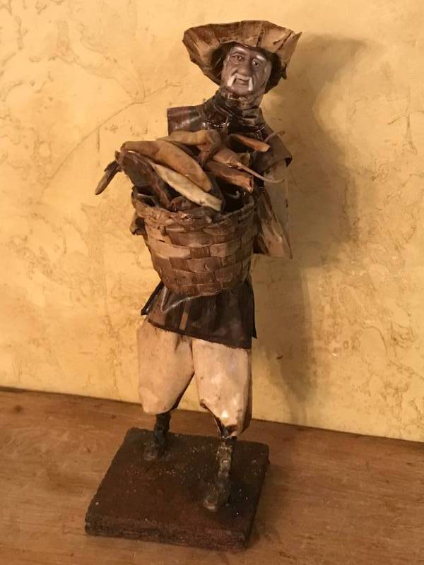 lot 2728 image: Vintage Folk-art paper Mache man figurine-13