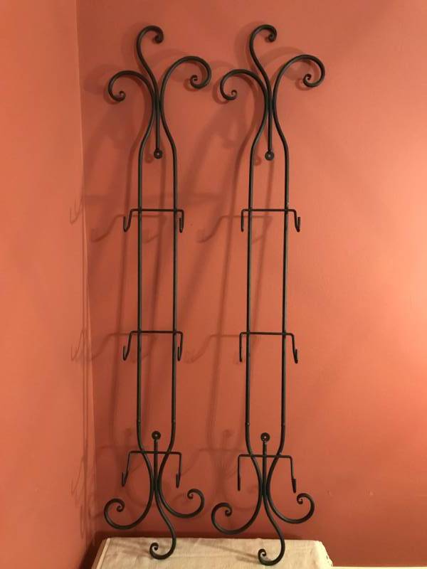 lot 2741 image: Set of 2 Metal Wall Plate Racks