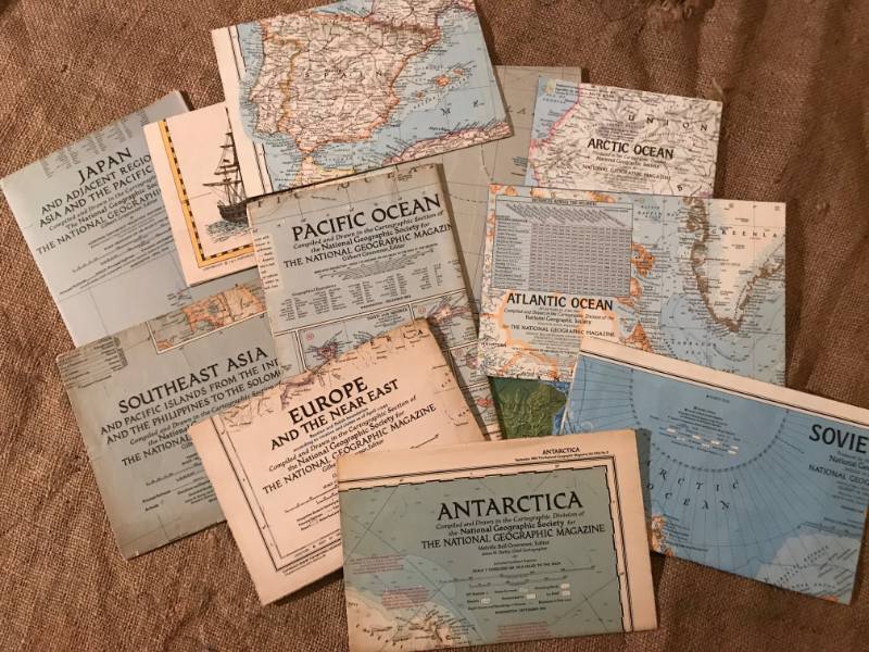 lot 2747 image: Assortment of Vintage Maps