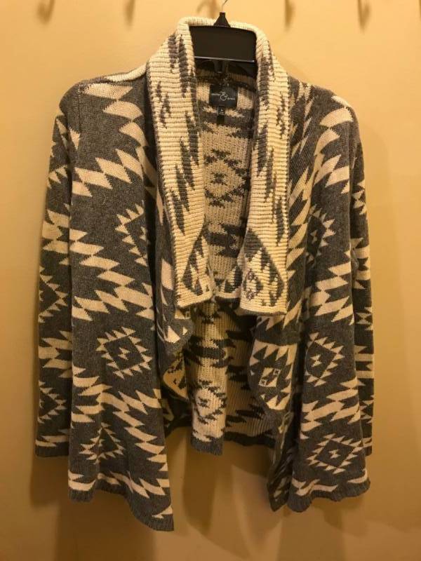 lot 2770 image: Market & Spruce Sweater Cardigan-Medium