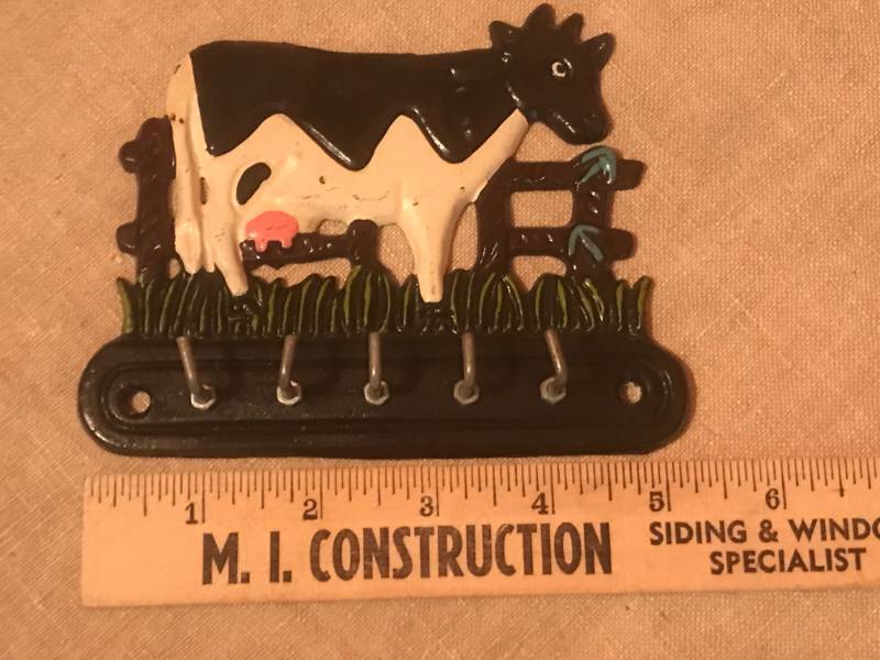 lot 2778 image: Vintage Cast Iron Cow Hook