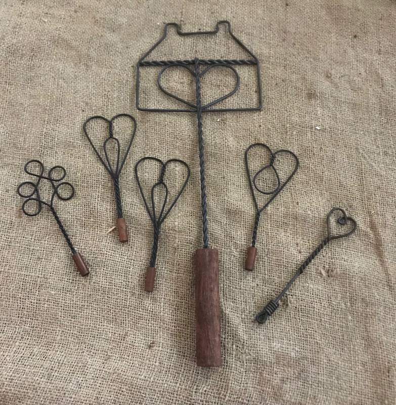 lot 2782 image: Vintage Miniture carpet beaters for dcor