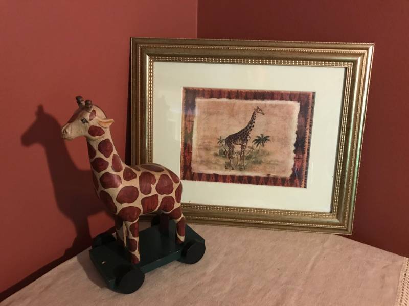 lot 2786 image: Giraffe Wall Dcor with wooden giraffe on wheels
