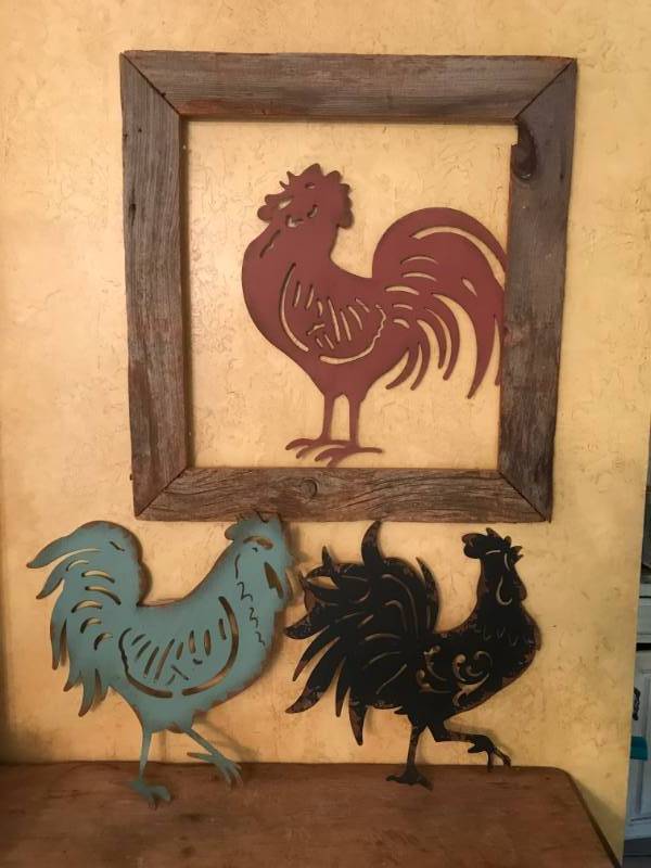 lot 2799 image: Barnwood frame and metal rooster cut outs