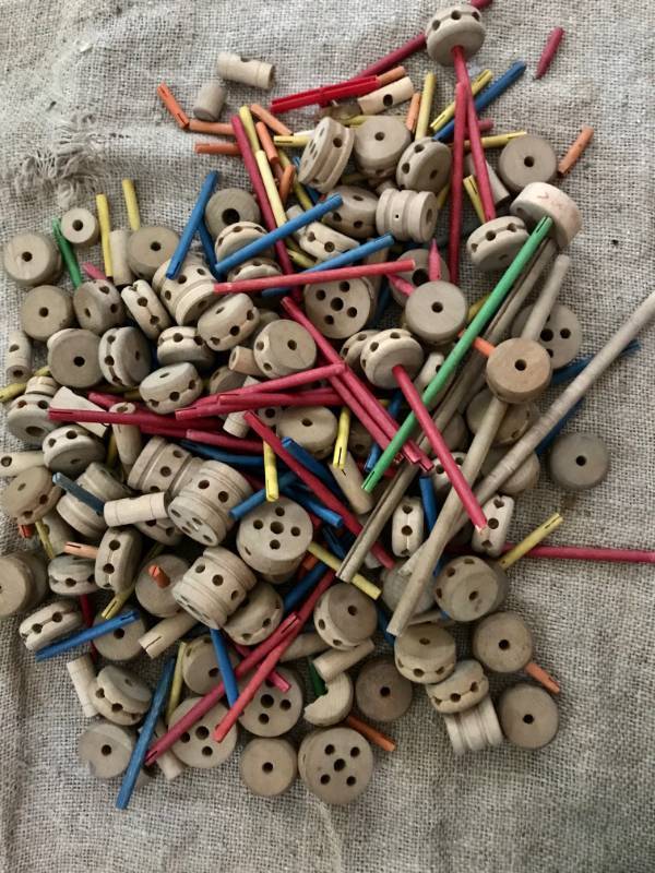 lot 2800 image: Vintage Tinkertoy set