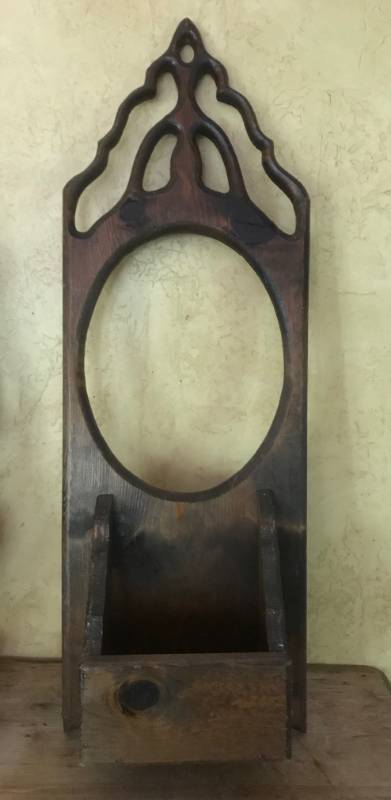 lot 2812 image: Vintage Wood Dcor piece with letter box