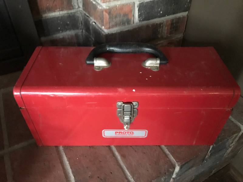 lot 2815 image: Red Metal Tool Box
