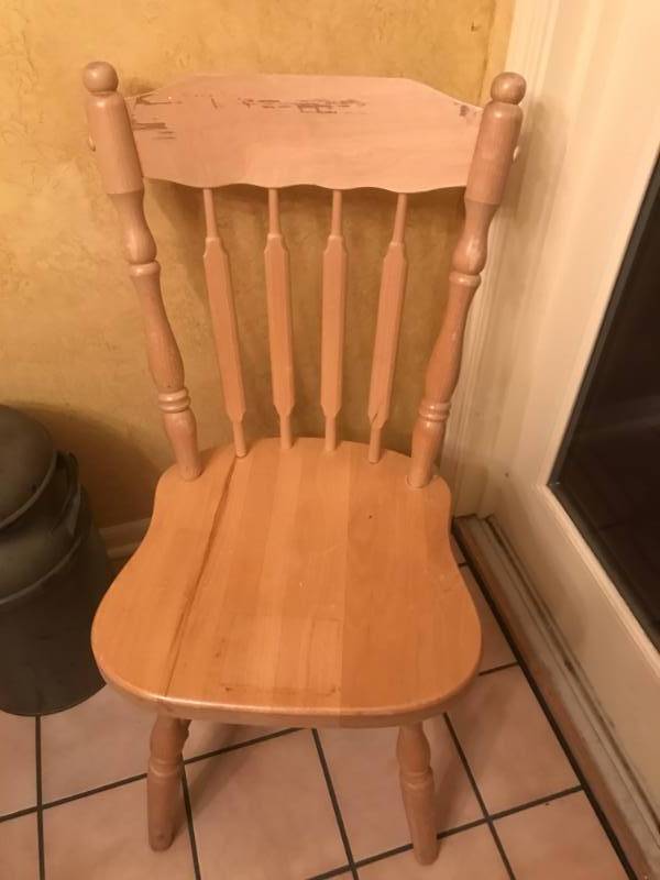 lot 2816 image: Light Oak Colored Chair